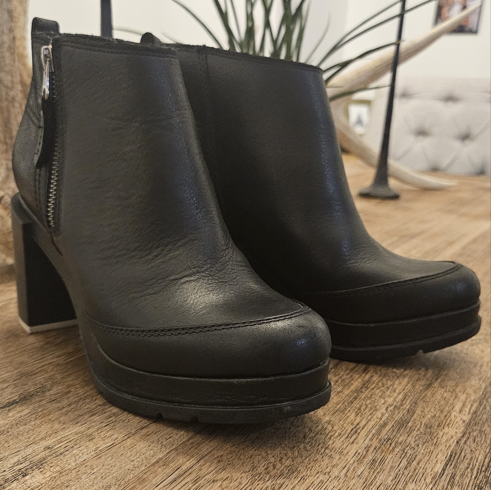 Sorel Chelsea Boots, Black 6.5